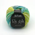 Bild in Galerie-Betrachter laden, LifeStyle von Atelier Zitron - 100% Merino extrafine (superwash)
