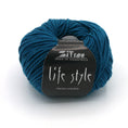 Bild in Galerie-Betrachter laden, LifeStyle von Atelier Zitron - 100% Merino extrafine (superwash)
