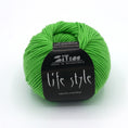 Bild in Galerie-Betrachter laden, LifeStyle von Atelier Zitron - 100% Merino extrafine (superwash)
