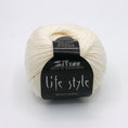 Bild in Galerie-Betrachter laden, LifeStyle von Atelier Zitron - 100% Merino extrafine (superwash)

