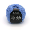 Bild in Galerie-Betrachter laden, LifeStyle von Atelier Zitron - 100% Merino extrafine (superwash)
