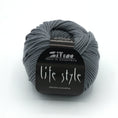 Bild in Galerie-Betrachter laden, LifeStyle von Atelier Zitron - 100% Merino extrafine (superwash)
